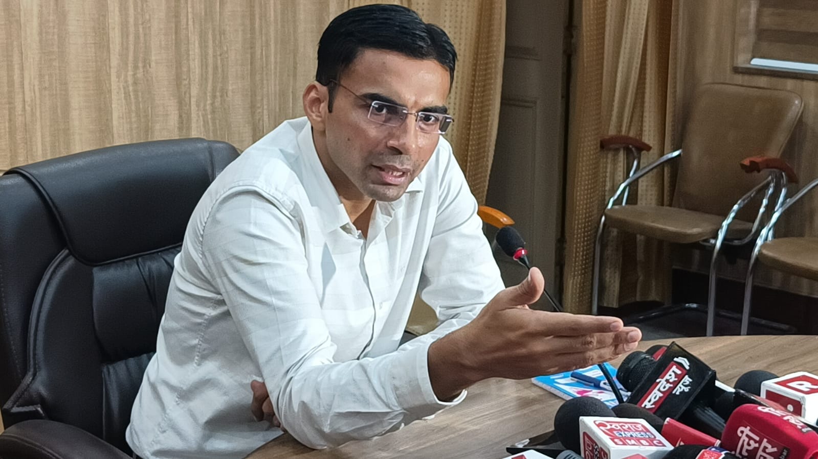 बालश्रम की सूचना पर DM ने सहायक श्रम आयुक्त को लगाई फटकार