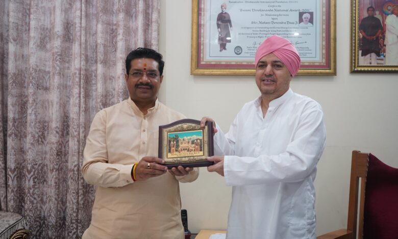 भाजपा के प्रदेश महामंत्री संगठन अजय कुमार ने श्री दरबार साहिब में टेका मत्था-Pavansutexpress