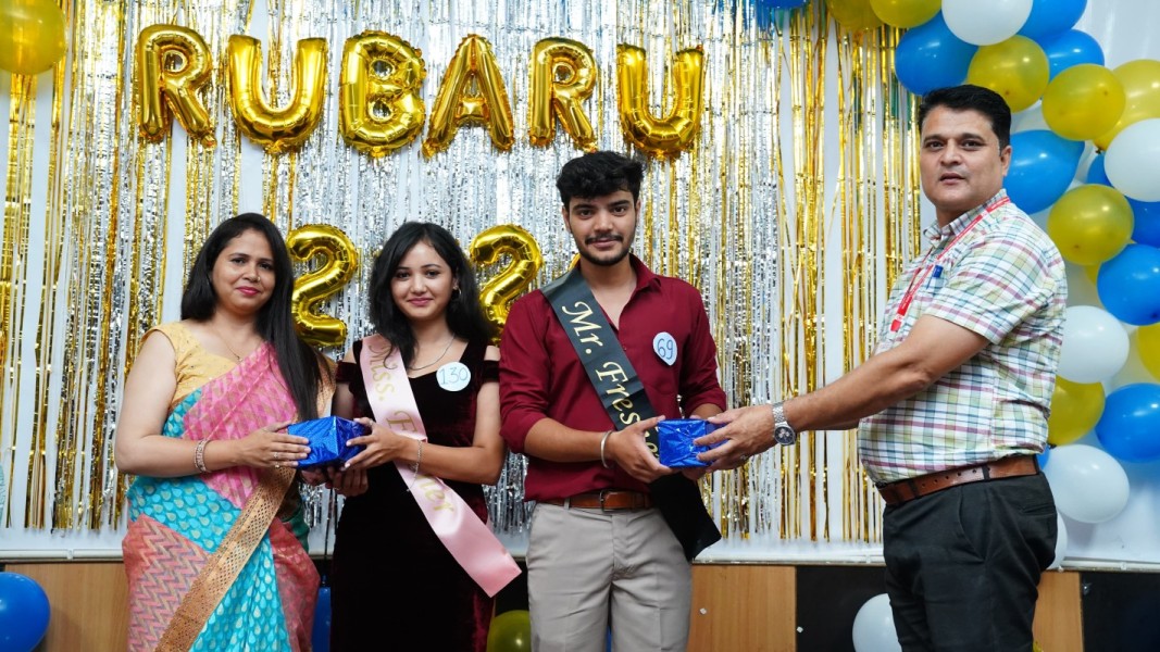 अश्विनी मिस फ्रेशर और आकाश बने मिस्टर फ्रेशर