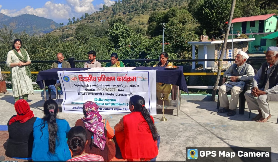 स्वयं सहायता समूह से जुड़ी ग्रामीण महिलाओं को दिए स्वस्थ रहने के टिप्स