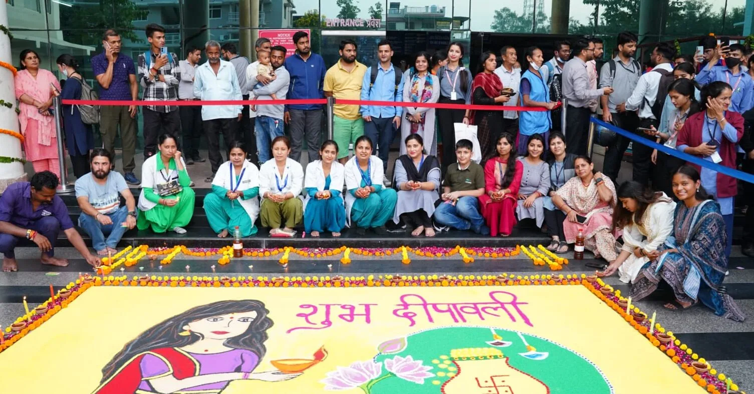 श्री महंत इन्दिरेश अस्पताल में दीपोत्सव की धूम