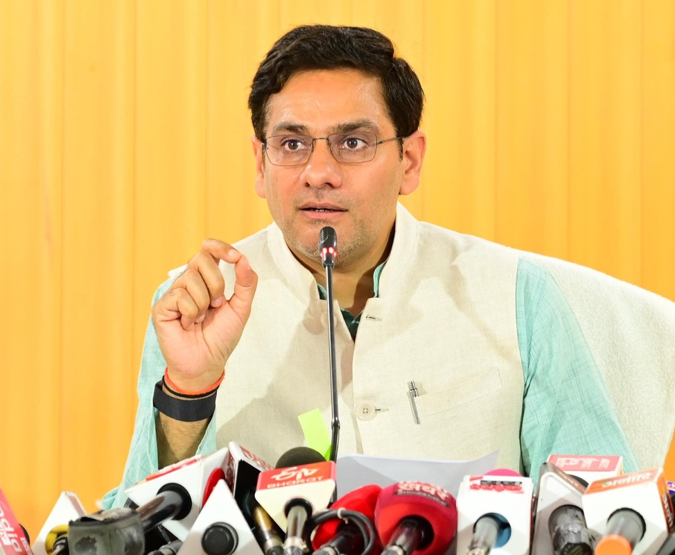 दुग्ध उत्पादक किसानों को दिवाली से पहले मिलेगी बकाया धनराशि