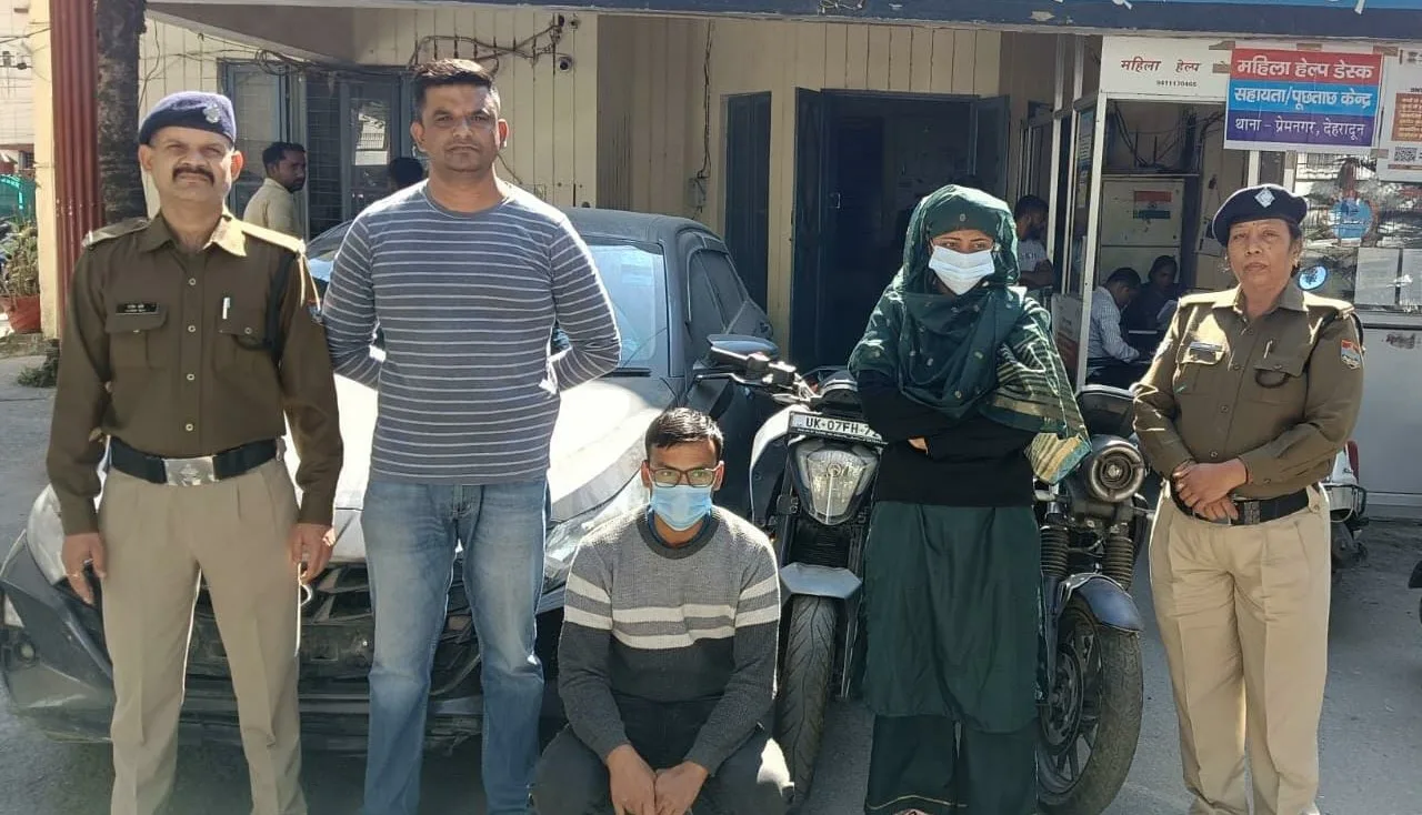 शातिराना अंदाज में लोगों के साथ धोखाधड़ी करने वाले बंटी-बबली गिरफ्तार