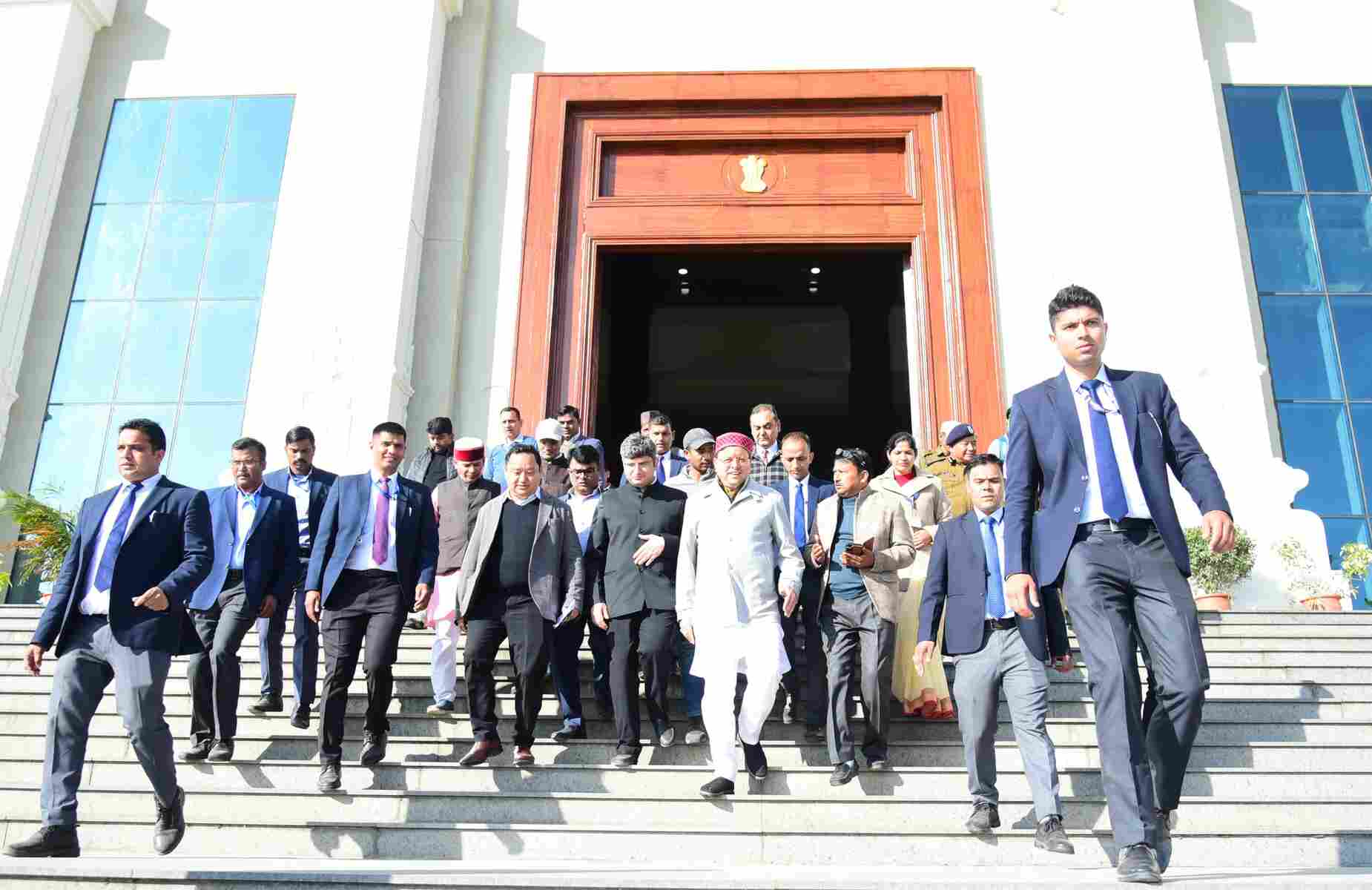 बिना सत्र ग्रीष्मकालीन राजधानी गैरसैंण में नजर आई गहमागहमी