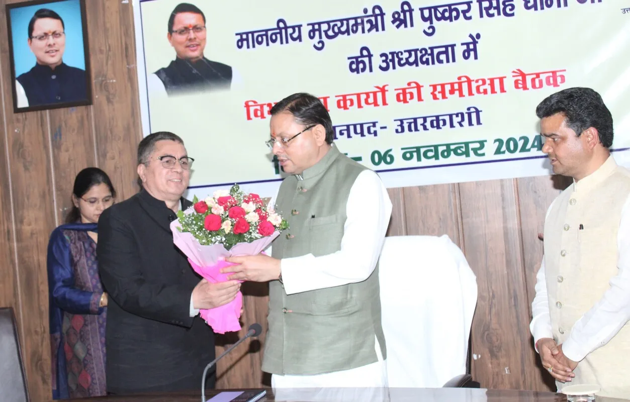 मुख्यमंत्री ने उत्तरकाशी में विकास योजनाओं की प्रगति की समीक्षा की