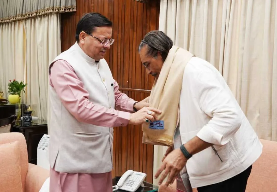 मशहूर फिल्म डायरेक्टर प्रकाश झा ने सीएम धामी से की मुलाकात