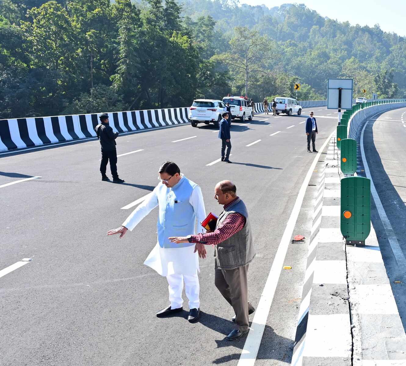 मुख्यमंत्री ने दिल्ली-देहरादून एक्सप्रेस वे के निर्माण कार्यों का किया स्थलीय निरीक्षण