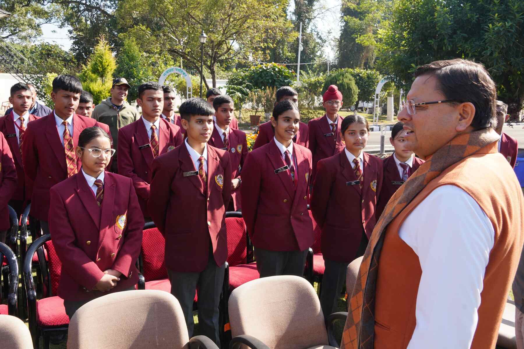 सैनिक स्कूल घोड़ाखाल से शैक्षिक भ्रमण पर आए विद्यार्थियों ने मुख्यमंत्री से की भेंट