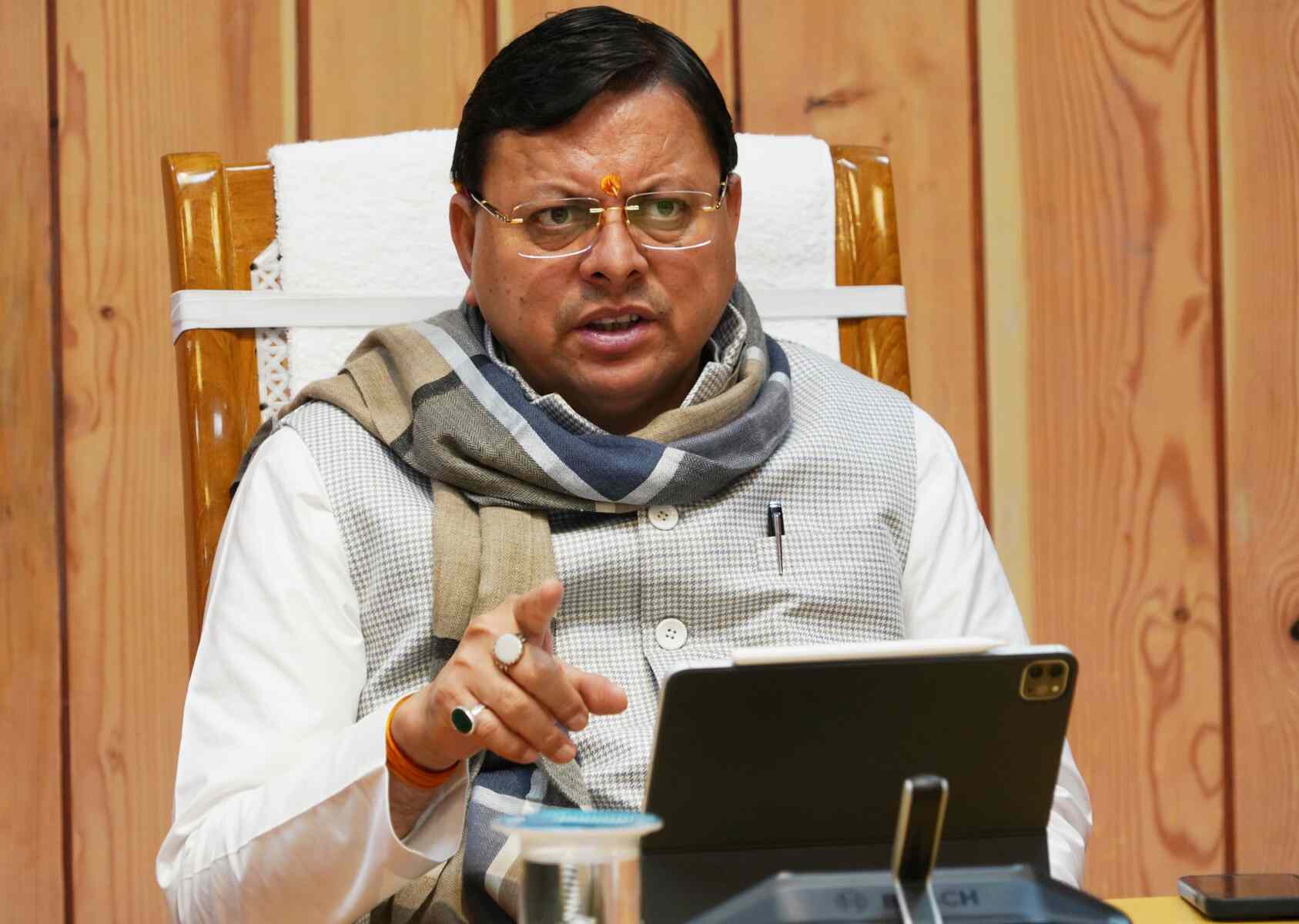 जरूरतमंदों को समय पर एंबुलेंस और एयर एंबुलेंस की सुविधा उपलब्ध हो: धामी