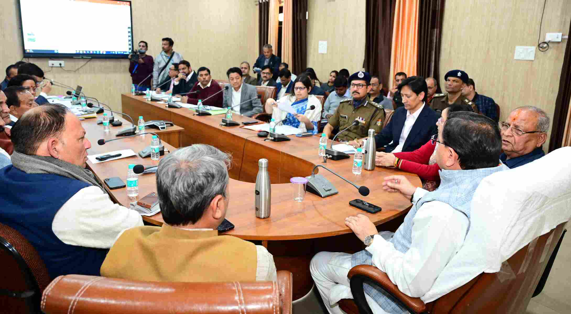 हल्द्वानी में सड़कों और अन्य कार्यों के लिए शीघ्र धनराशि उपलब्ध कराई जाएगी: धामी