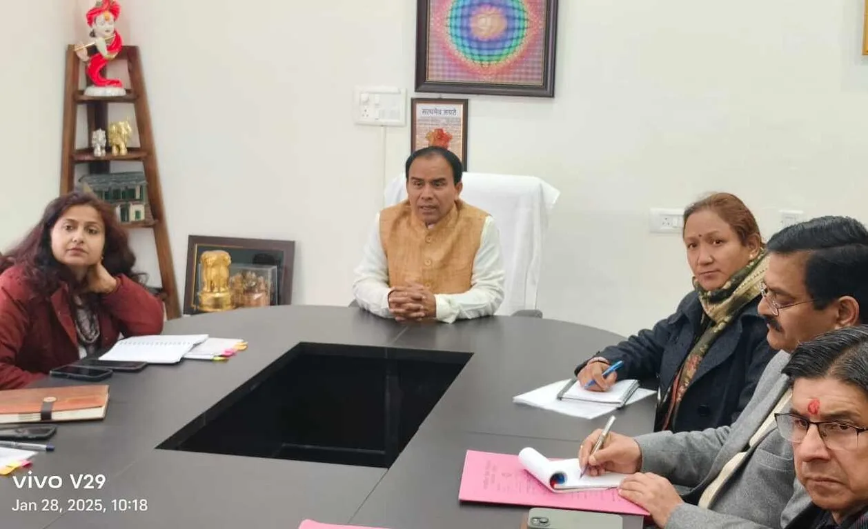 लम्बे समय से गैरहाज़िर शिक्षकों पर होगी कार्रवाई