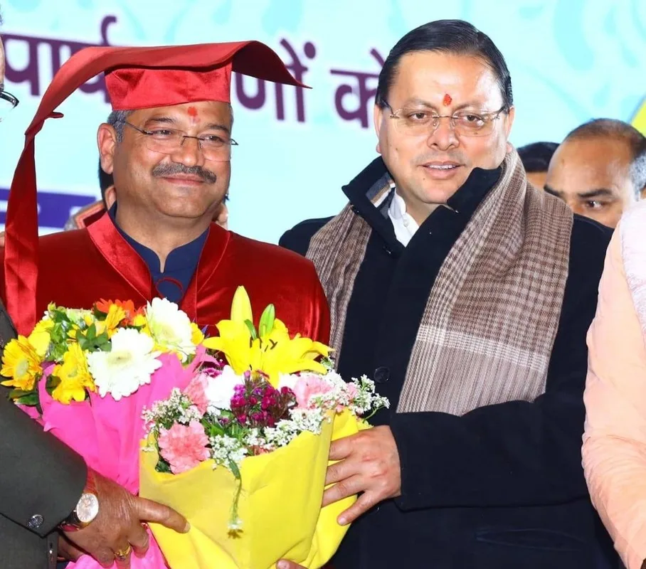 देहरादून के नवनिर्वाचित महापौर सौरभ थपलियाल सहित 100 पार्षदों ने ली शपथ