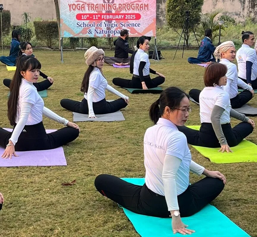 SGRRU में वियतनाम के छात्र-छात्राओं ने लिया योग प्रशिक्षण