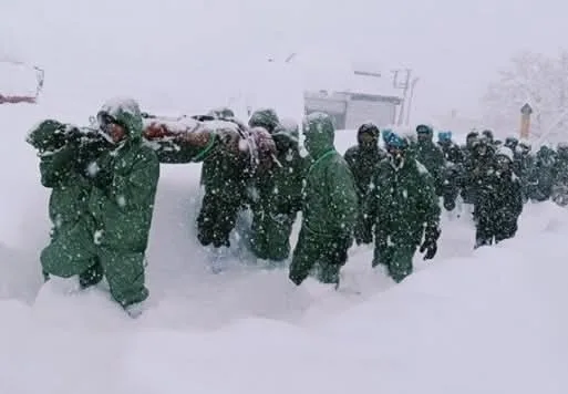 माणा हादसाः रेस्क्यू कार्य युद्ध स्तर, 32 लोगों को सुरक्षित निकाला