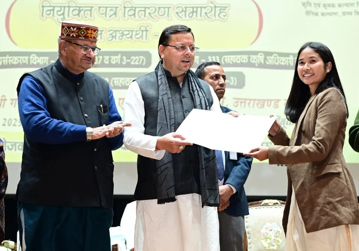 मुख्यमंत्री धामी ने 609 युवाओं को बांटे नियुक्ति पत्र