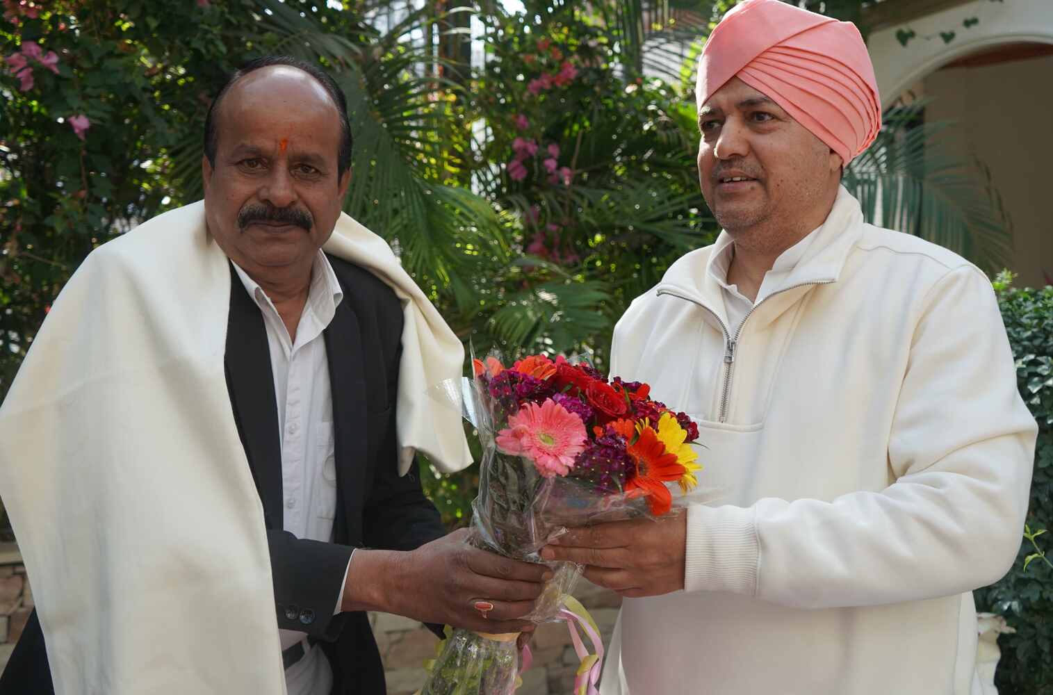 बार काउंसिल के अध्यक्ष मनमोहन कंडवाल ने श्री दरबार साहिब में टेका मत्था