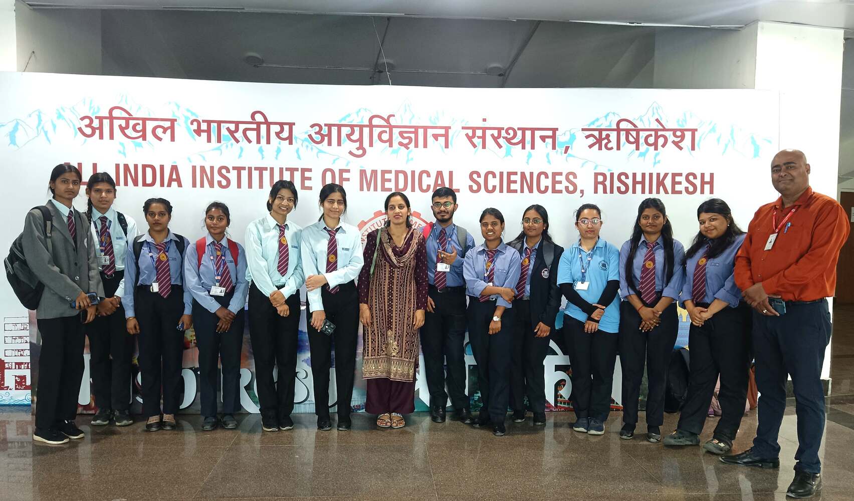 SGRRU के छात्रों ने किया AIIMS ऋषिकेश का शैक्षिक भ्रमण