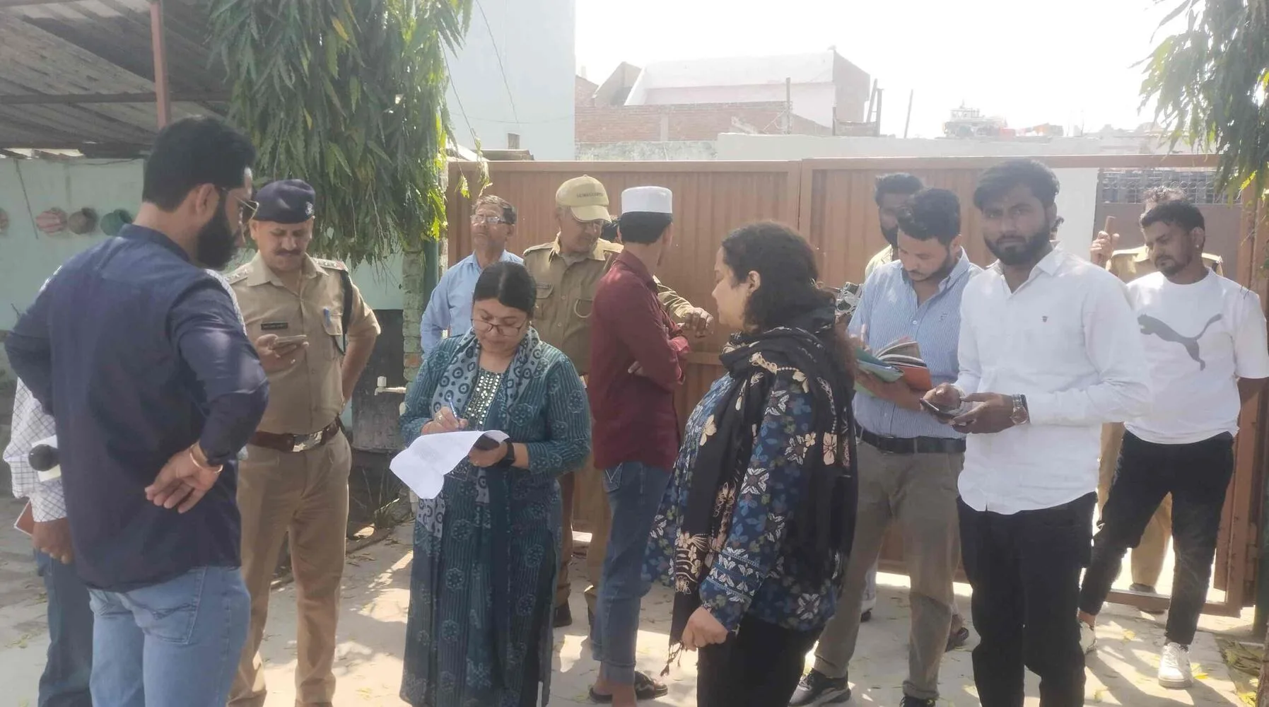 बिना पंजीकरण संचालित मदरसों पर ताबड़‌तोड़‌ कार्रवाई 