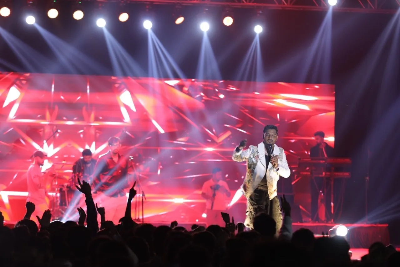  ‘ देवा ओ देवा ‘ गीत से वैभव, अंजना ने यादगार बना दी एसडीबीआइटी की शाम