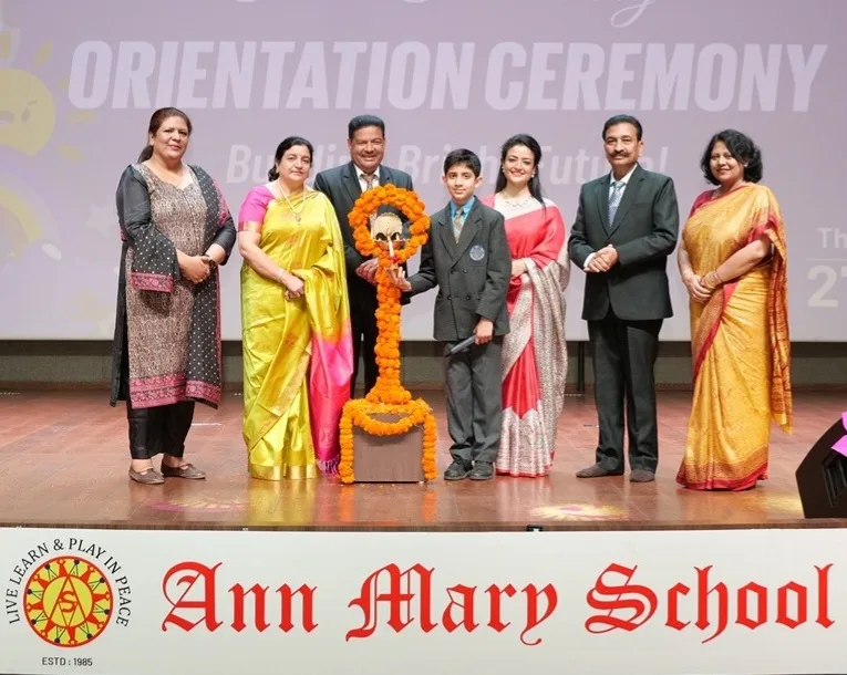 एन मैरी स्कूल में हुआ नवागन्तुक नन्हे-मुन्नों का भव्य स्वागत