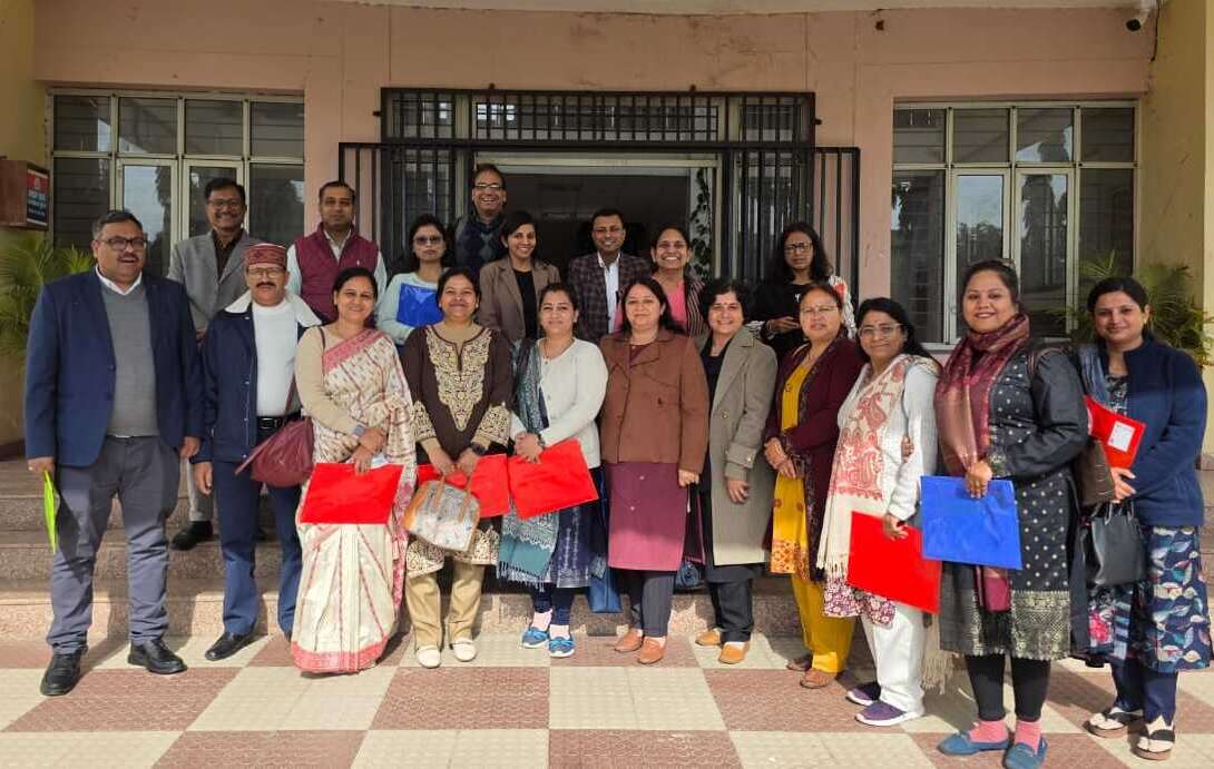 आयुर्वेद विश्वविद्यालय में चिकित्सकों को दिया गया फारमेकोविजिलेंस का प्रशिक्षण