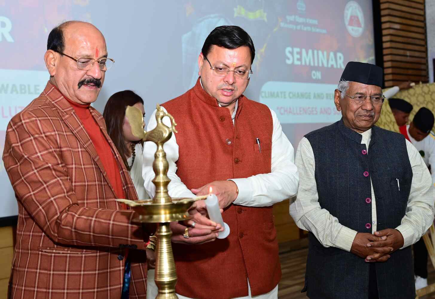 जलवायु परिवर्तन संपूर्ण विश्व के लिए एक गंभीर चुनौती: धामी