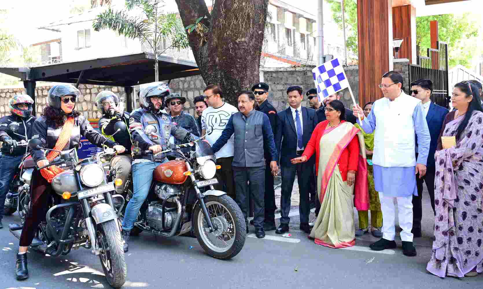 ड्रग्स मुक्त उत्तराखंडः मुख्यमंत्री धामी ने बाइक रैली को हरी झंडी दिखाकर किया रवाना