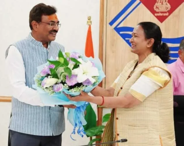 नवनियुक्त मुख्य सचिव आनन्द बर्द्धन ने ग्रहण किया पदभार