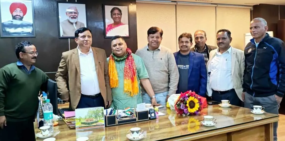 पत्रकार समाज का महत्वपूर्ण स्तंभ, उनकी सुरक्षा और स्वास्थ्य का ध्यान रखना आवश्यक: बंशीधर तिवारी