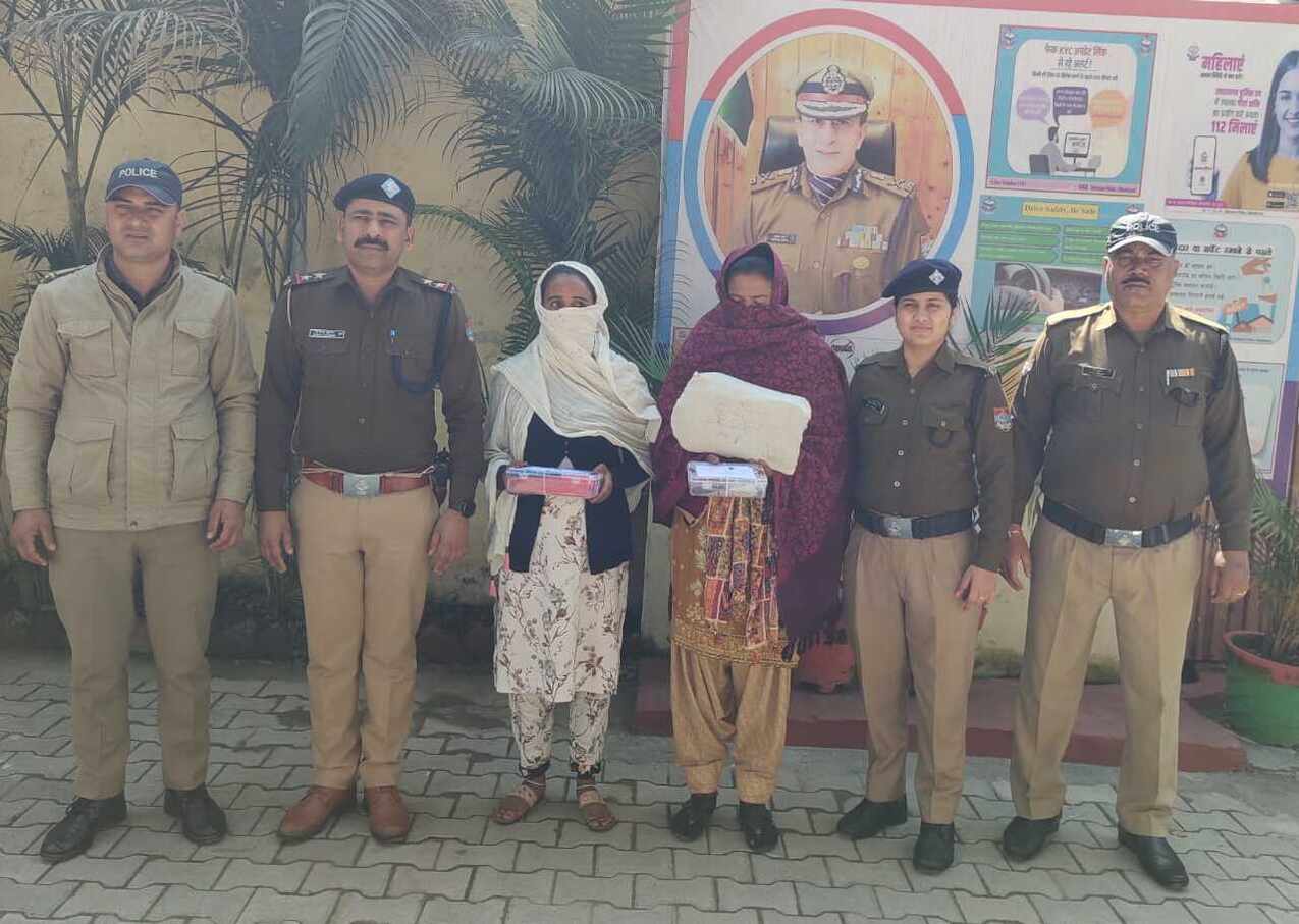 पर्स काटकर 90 हजार रुपए चुराने वाली दो महिलाएं गिरफ्तार