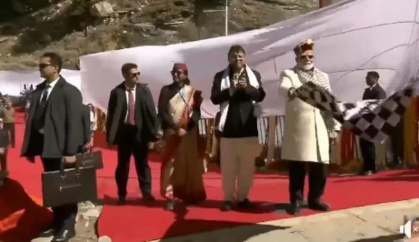 प्रधानमंत्री ने शीतकालीन पर्यटन के साथ शीतकालीन साहसिक खेलों को दिया बढ़ावा