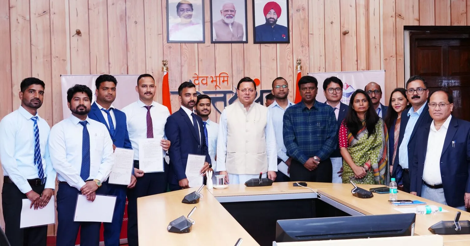 मुख्यमंत्री धामी ने नवनियुक्त आठ सम्भागीय निरीक्षकों को सौंपा नियुक्ति पत्र