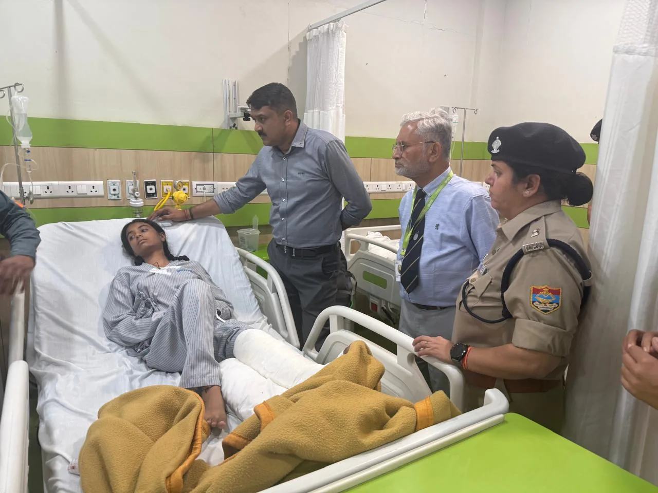 विकासनगर में भीषण सड़क हादस, बस और लोडर की टक्कर में दो लोगों की मौत, 14 घायल