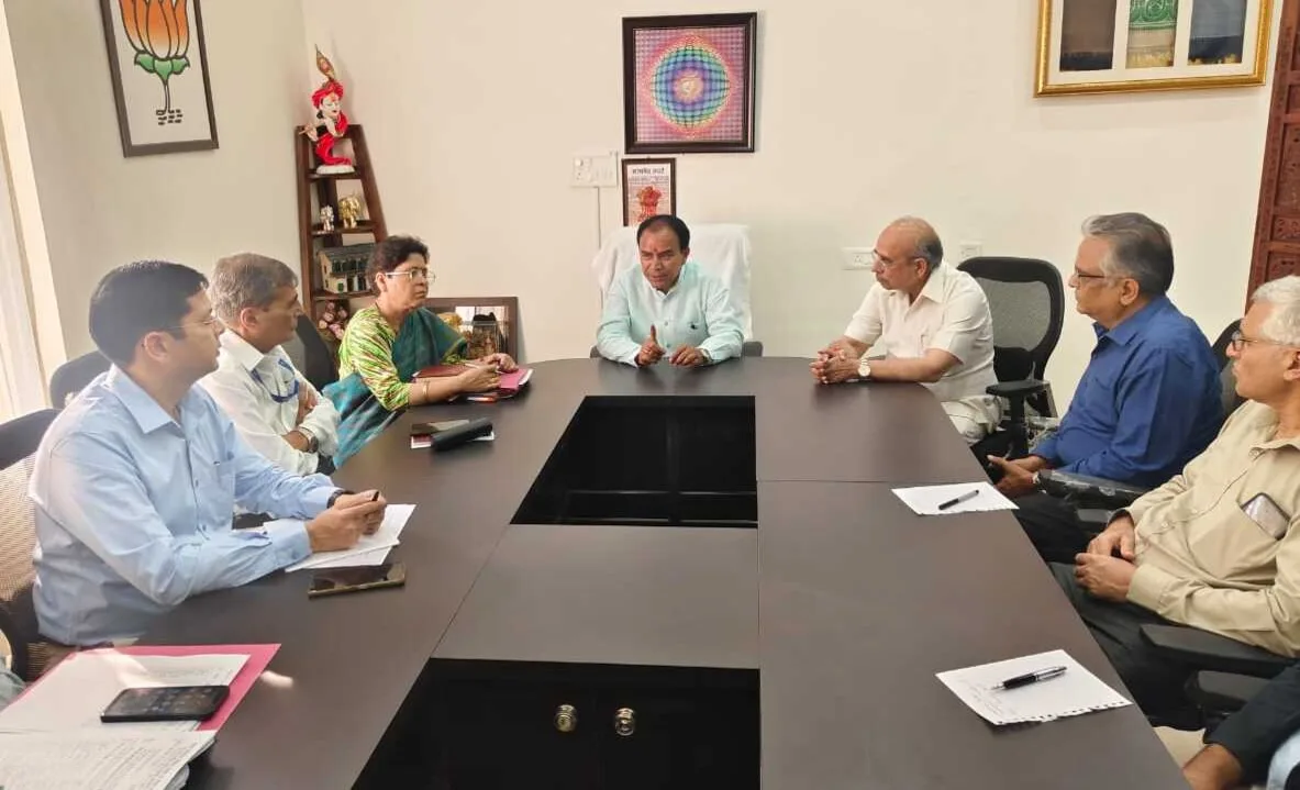 यात्रा मार्गों पर मजबूत हो स्वास्थ्य सुविधाएंः डॉ. धन सिंह रावत