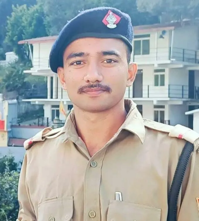 पहाडी से गिरे पत्थर की चपेट में आने से पुलिस कांस्टेबल तनुज रावत की मृत्यु