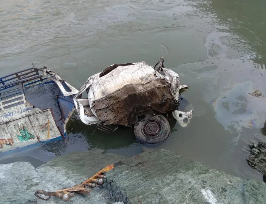 उत्तरकाशी में पिकअप खाई में गिरी, तीन लोगों कि मौत