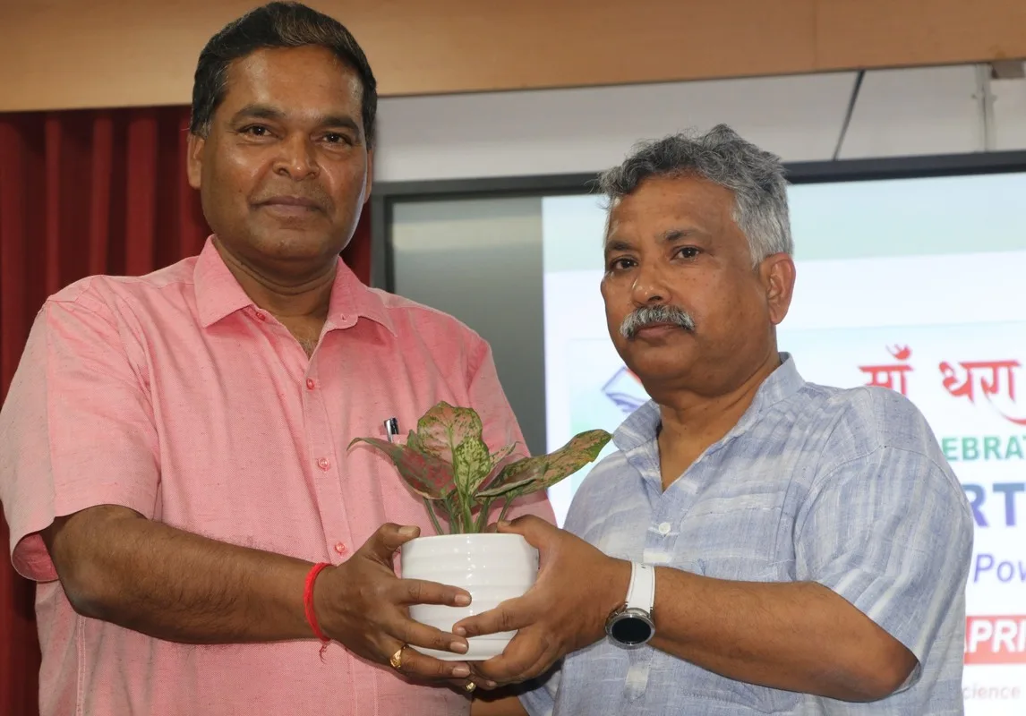 विश्व पृथ्वी दिवस पर प्रकृति संरक्षण का संकल्प