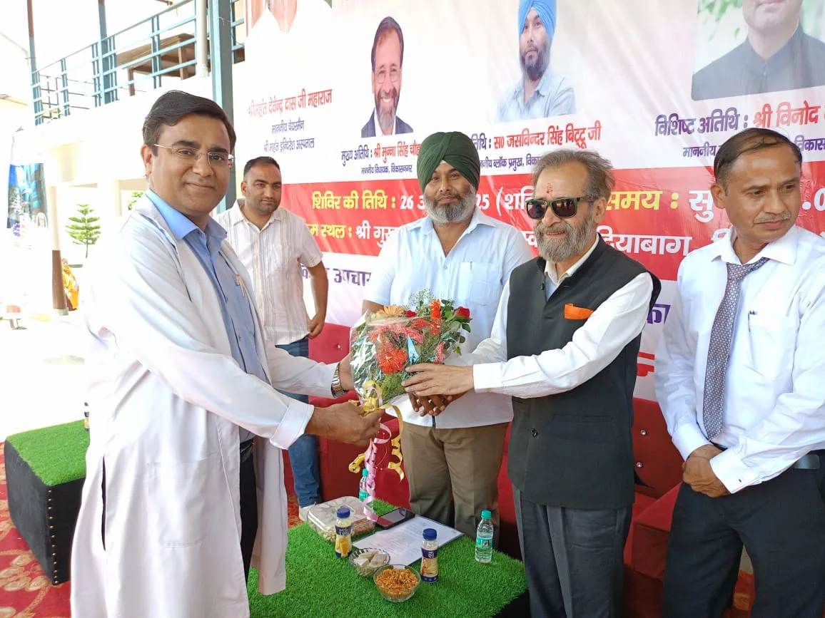 विकासनगर में श्री महंत इन्दिरेश अस्पताल के फ्री हैल्थ कैम्प में 1121 मरीजों का चेकअप