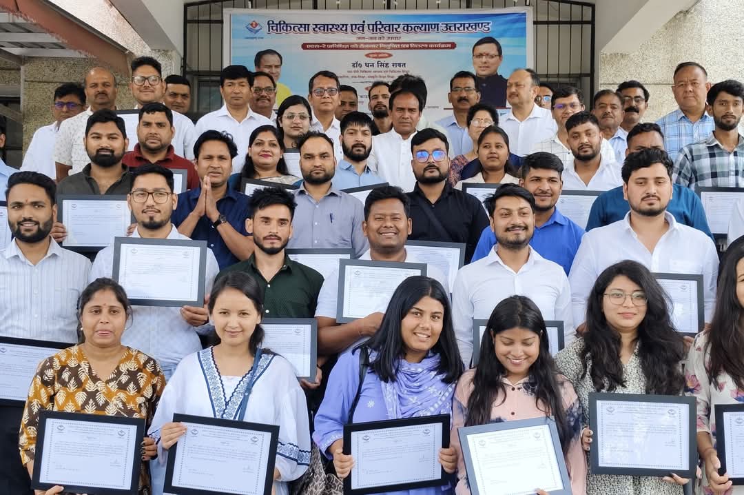 स्वास्थ्य मंत्री ने 34 एक्स-रे तकनीशियनों को नियुक्ति पत्र सौंपा