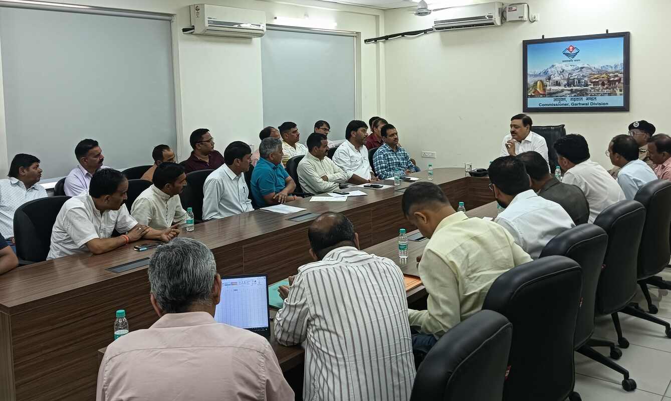 आयुक्त गढ़वाल ने की चारधाम यात्रा व्यवस्थाओं की समीक्षा