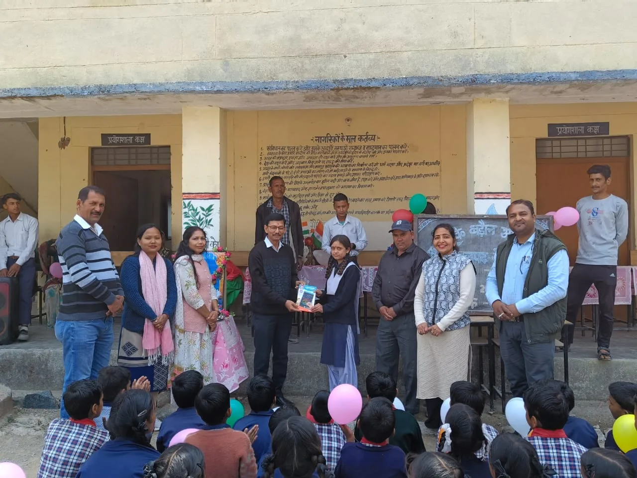 ओखलकांडा में छात्र-छात्राओं का मनाया प्रवेश उत्सव