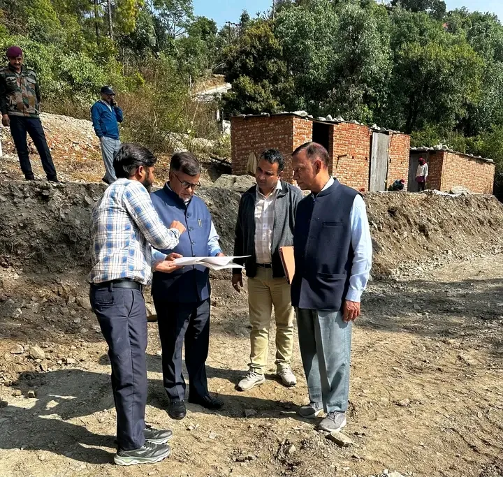 कुलपति ने किया निर्माणाधीन भवनों का निरीक्षण, दिए जरूरी निर्देश