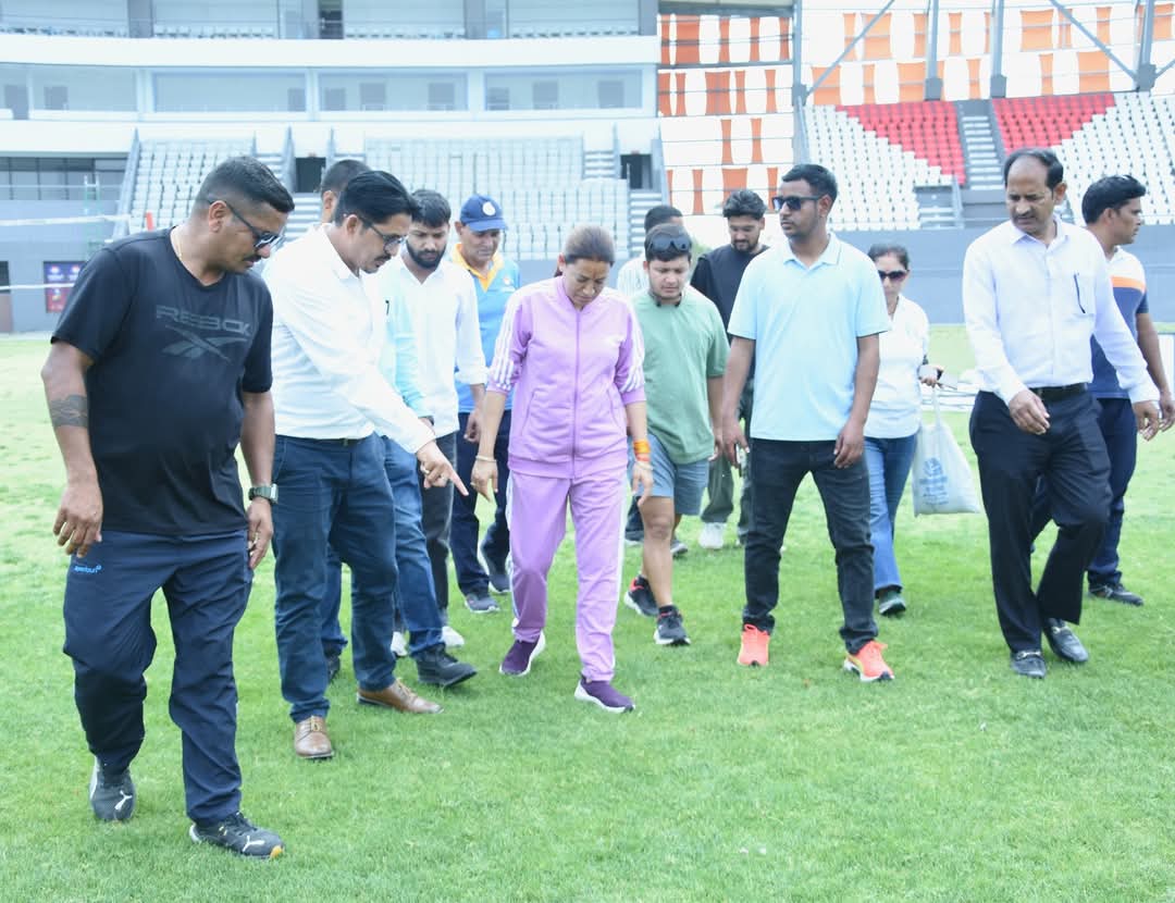 खेल मंत्री रेखा आर्या ने किया गौलापार स्थित खेल परिसरों का निरीक्षण,