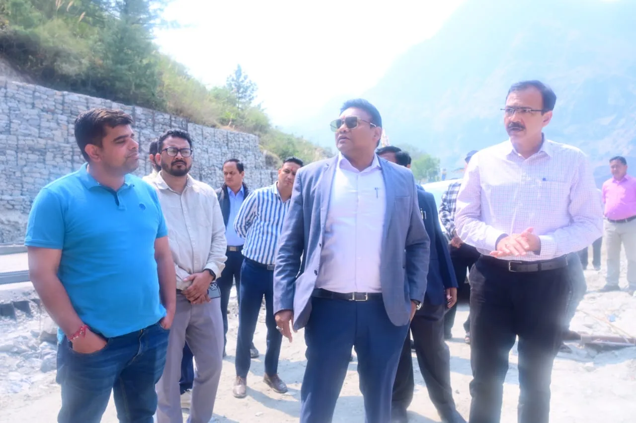 चारधाम यात्रा तैयारियों का जायज़ा लेने चमोली पहुँचे स्वास्थ्य सचिव डॉ. आर. राजेश कुमार