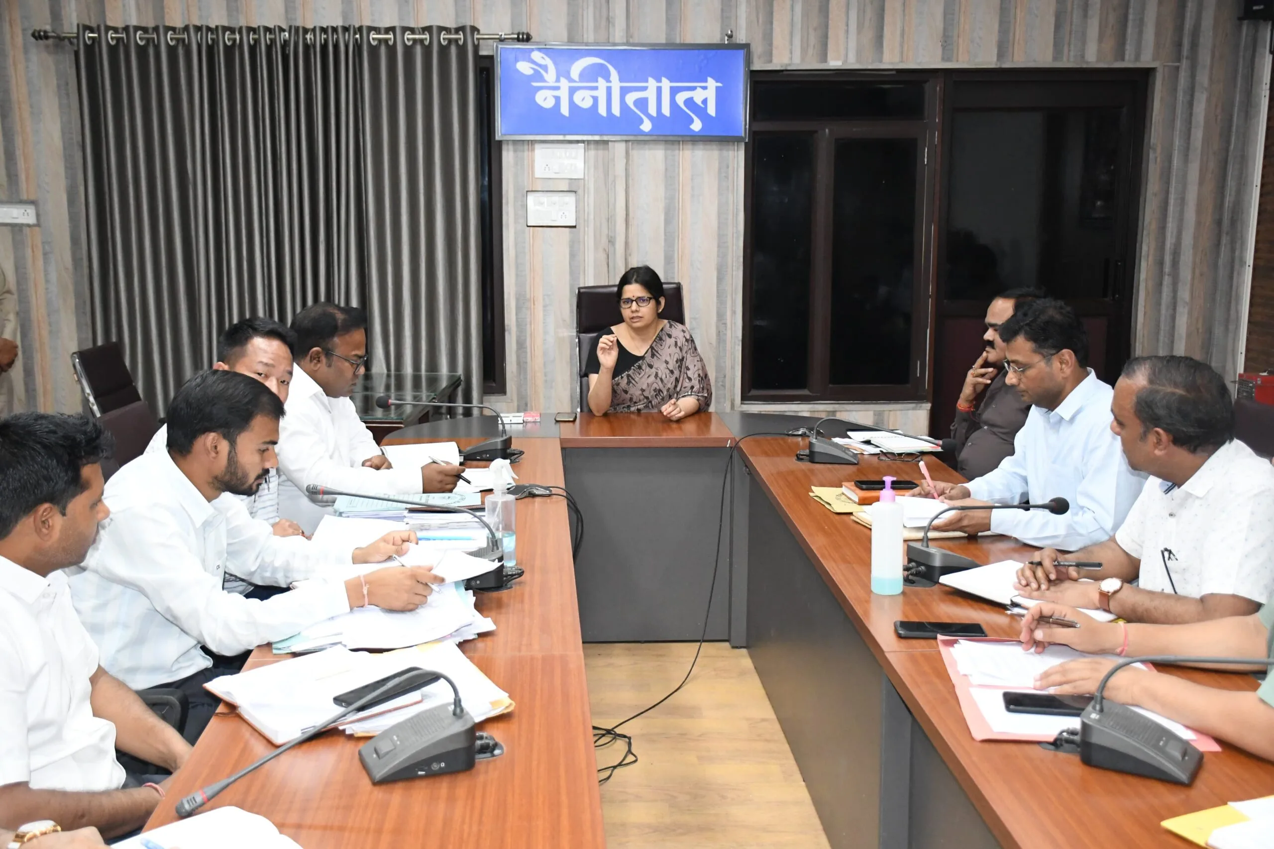 जल जीवन मिशन की सुस्त योजनाओं पर डीएम सख्त, दो माह में शत-प्रतिशत कार्य पूर्ण करने के निर्देश