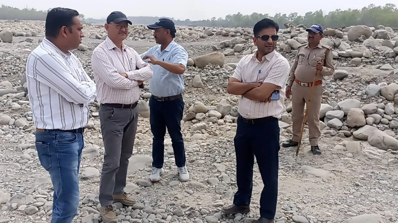 नंधौर नदी के चैनलाईजेशन को लेकर प्रशासन सक्रिय, अधिकारियों ने किया संयुक्त निरीक्षण