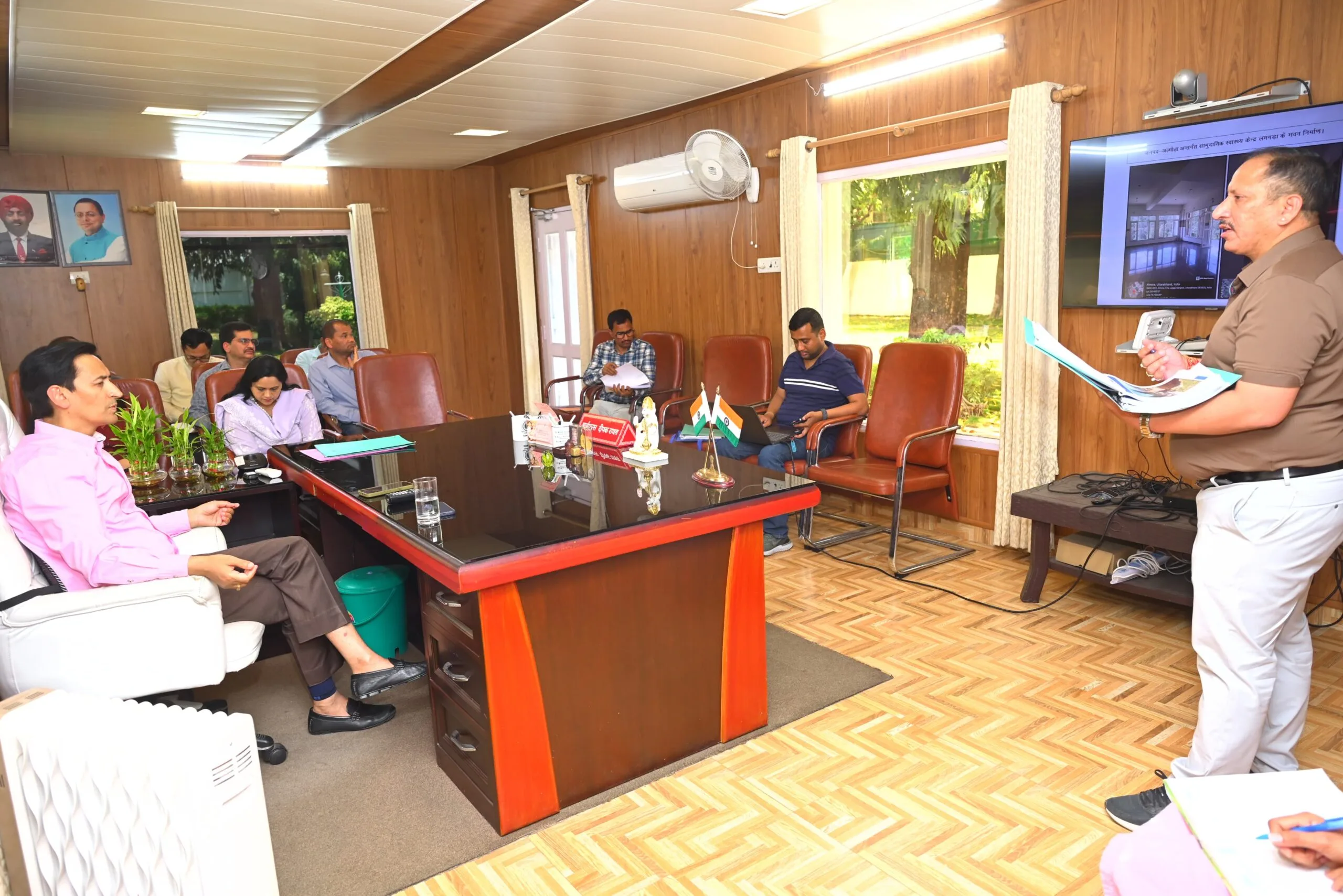 निर्माण कार्यों में न हो लापरवाही, गुणवत्ता से न हो समझौता : आयुक्त दीपक रावत