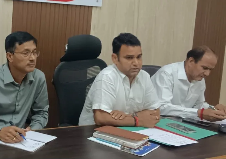 बीकेटीसी की हैलीकॉप्टर शटल सेवा और चार्टर हैली प्रतिनिधियों से बैठक