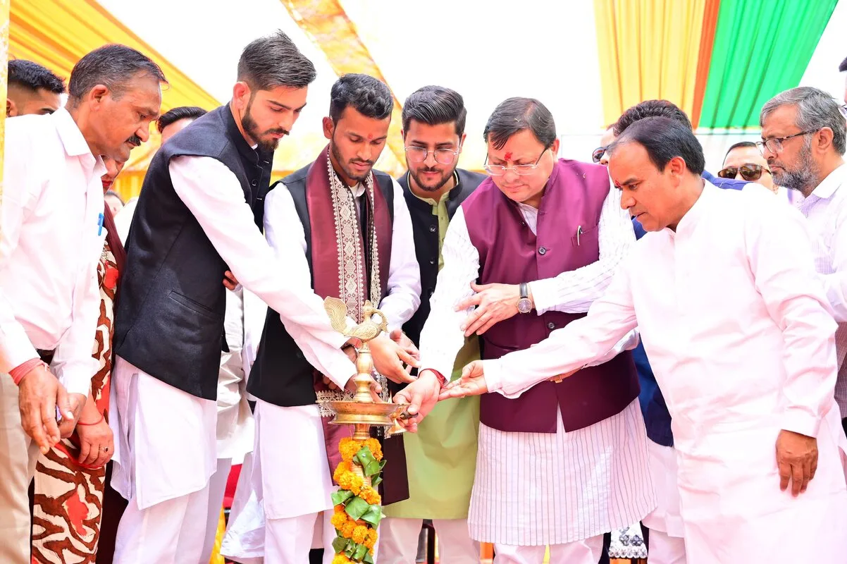 मुख्यमंत्री धामी ने गढ़वाल विश्वविद्यालय छात्रसंघ समारोह का किया शुभारंभ