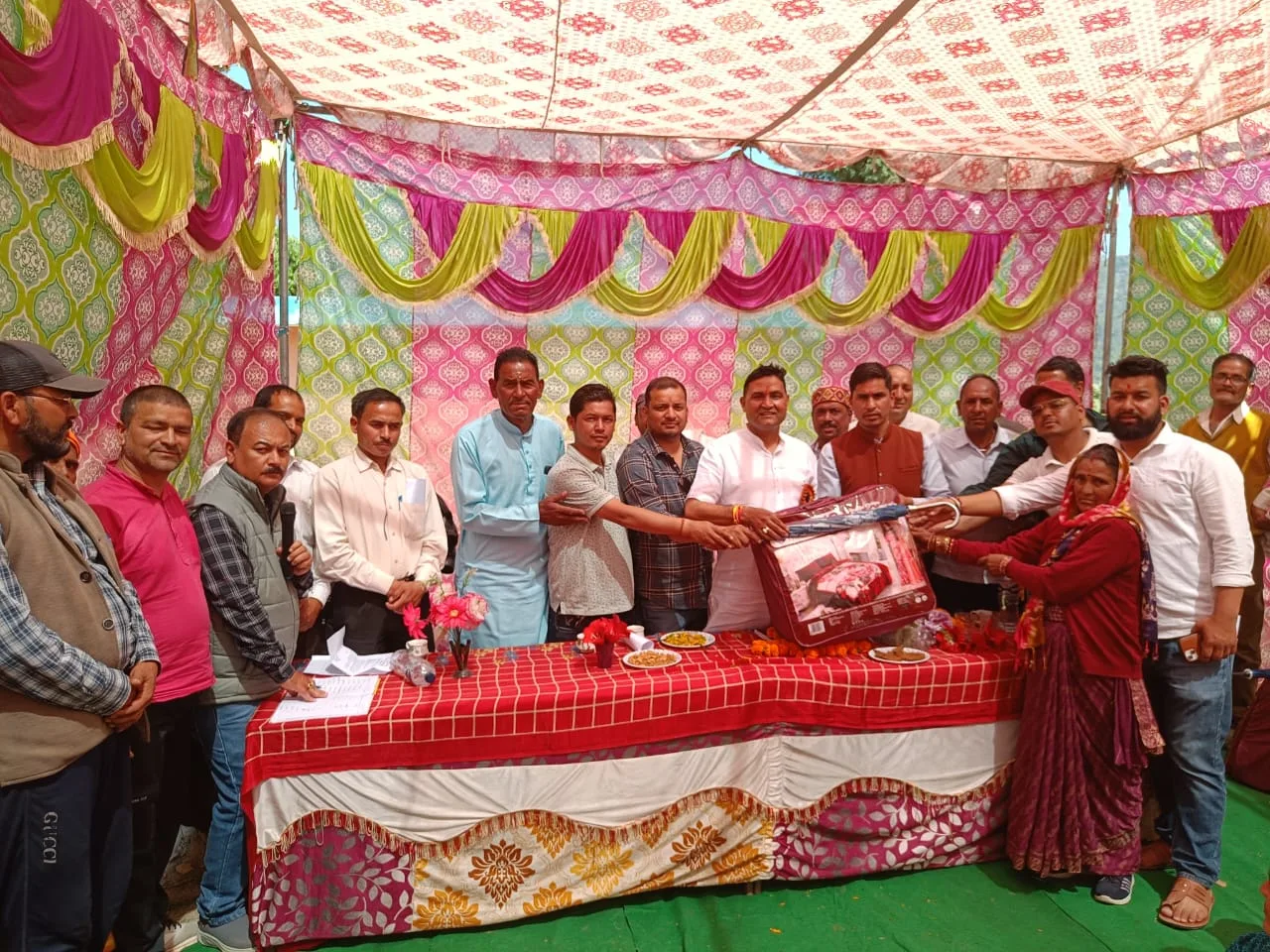 विधायक कैड़ा ने श्रमिकों को बांटी सामग्री, कोटला में श्रम विभाग का कैंप आयोजित